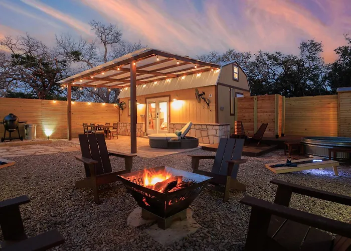 Romantic Luxury Retreat Hot Cold Pool & Sauna