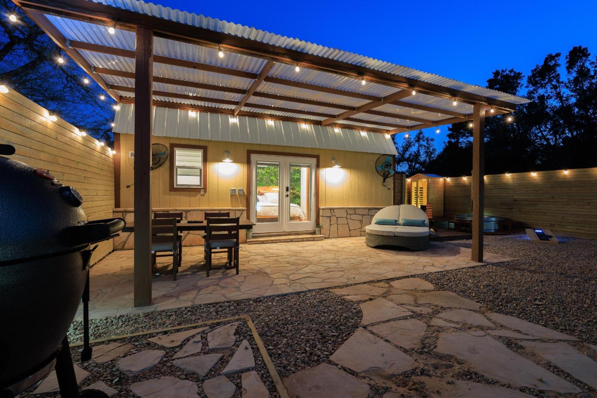 Romantic Luxury Retreat Hot Cold Pool & Sauna * Wimberley