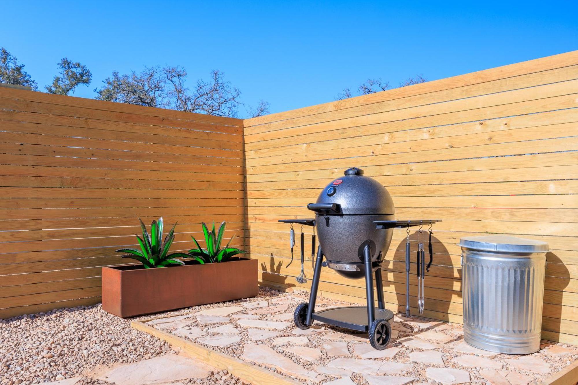 Romantic Luxury Retreat Hot Cold Pool & Sauna Villa Wimberley