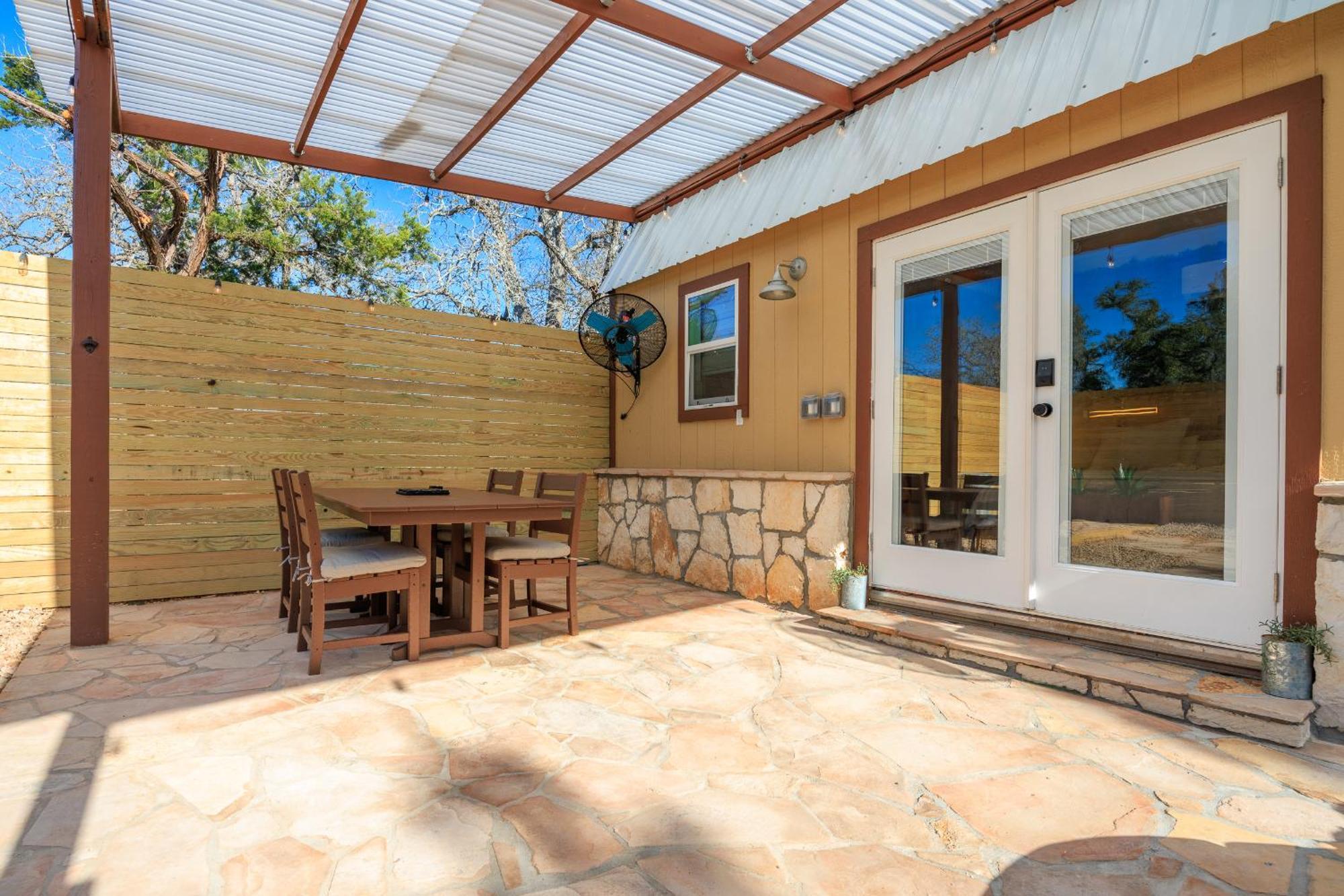 Romantic Luxury Retreat Hot Cold Pool & Sauna Wimberley