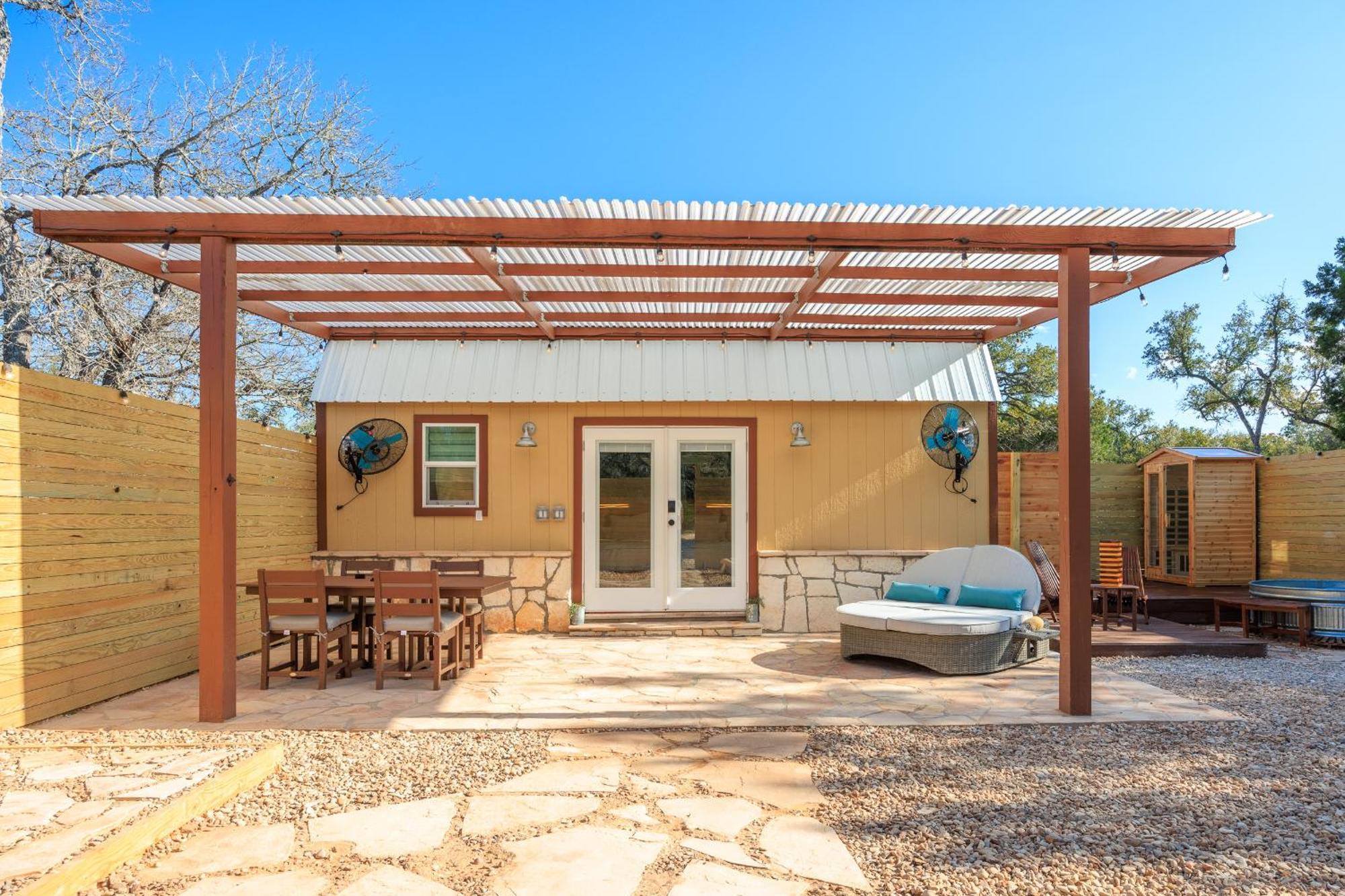 Romantic Luxury Retreat Hot Cold Pool & Sauna Wimberley
