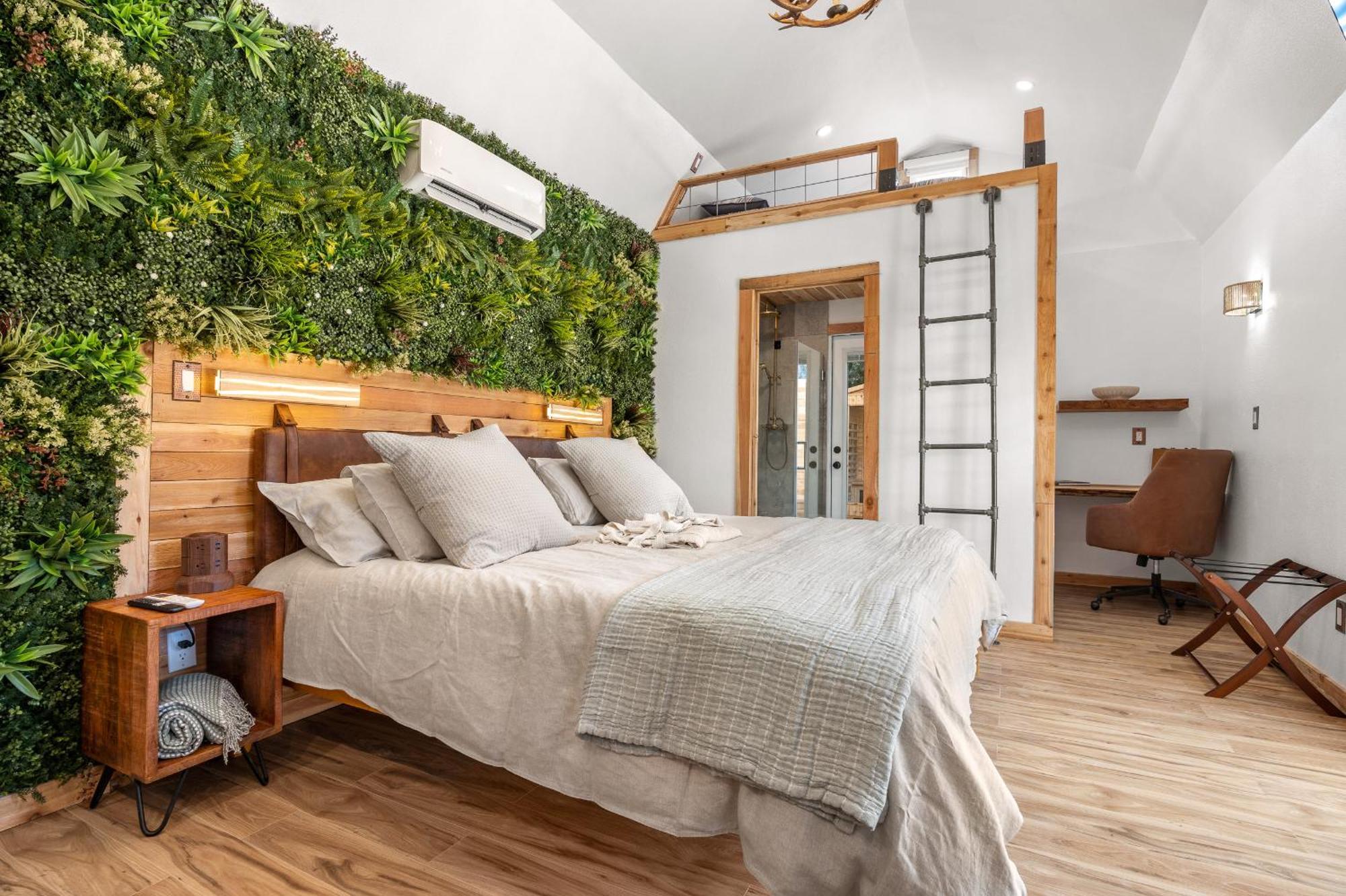 Romantic Luxury Retreat Hot Cold Pool & Sauna Villa Wimberley