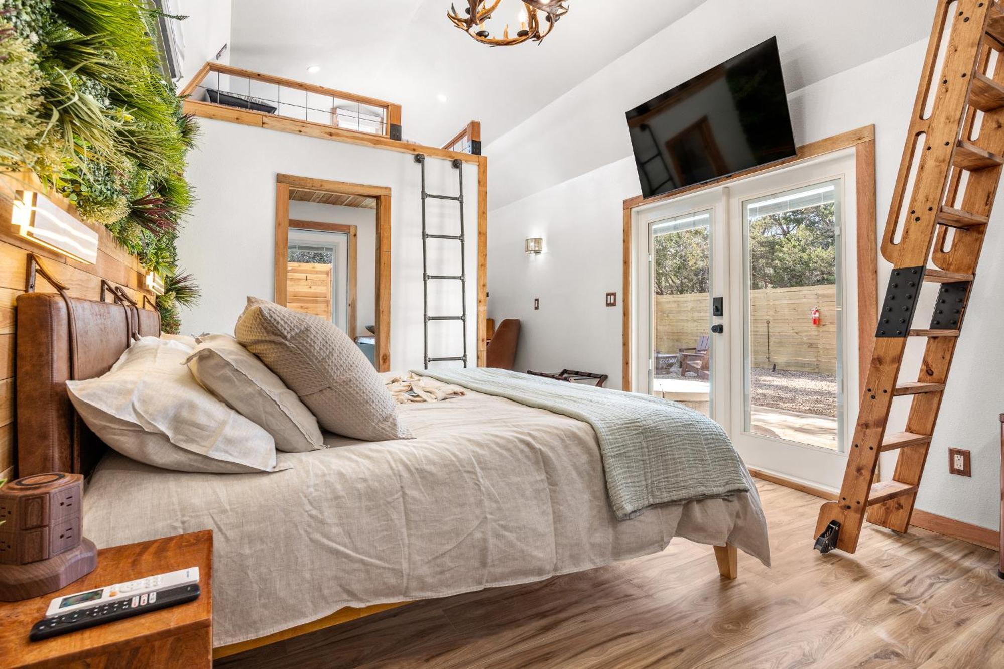 Romantic Luxury Retreat Hot Cold Pool & Sauna Villa Wimberley