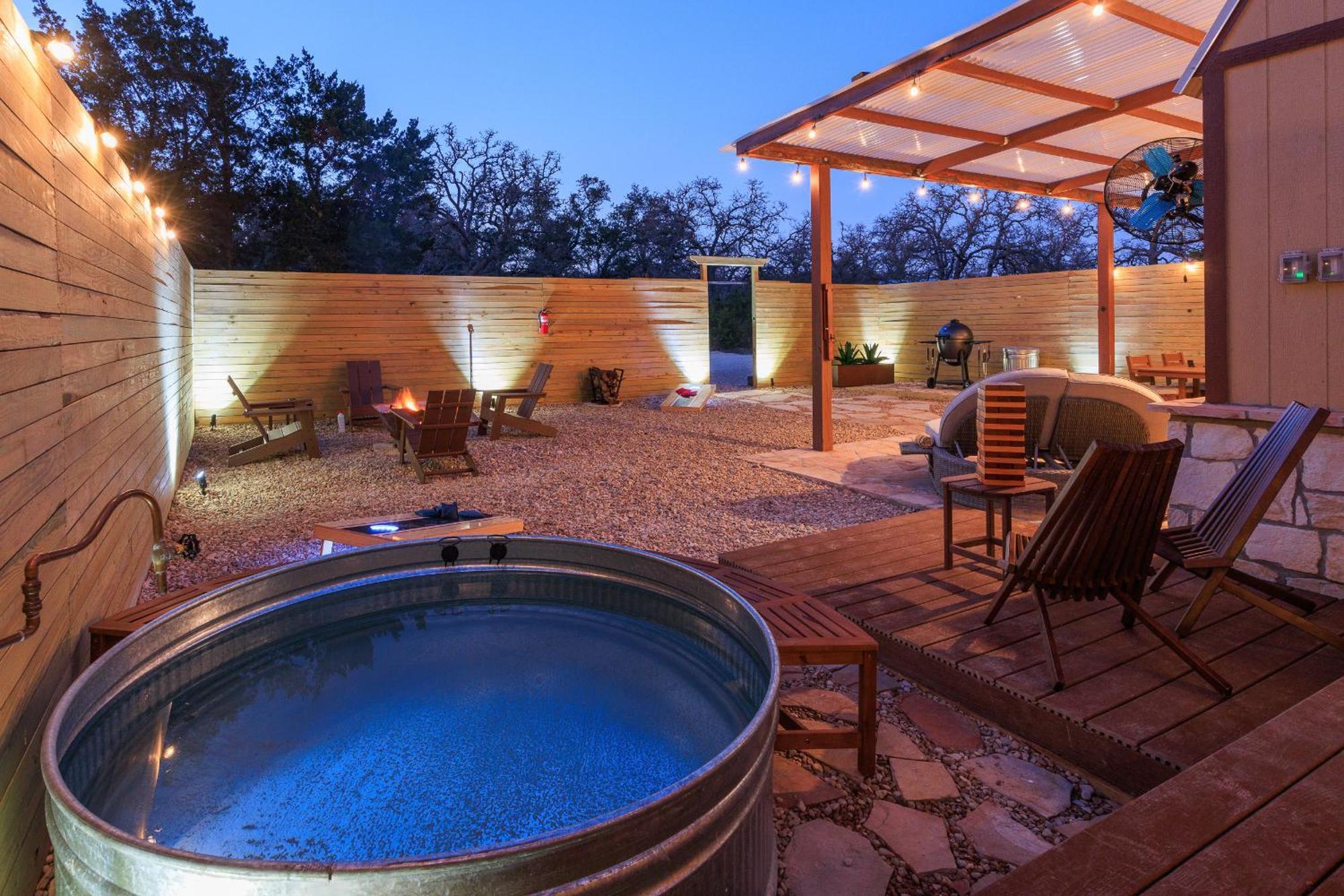 Romantic Luxury Retreat Hot Cold Pool & Sauna Wimberley
