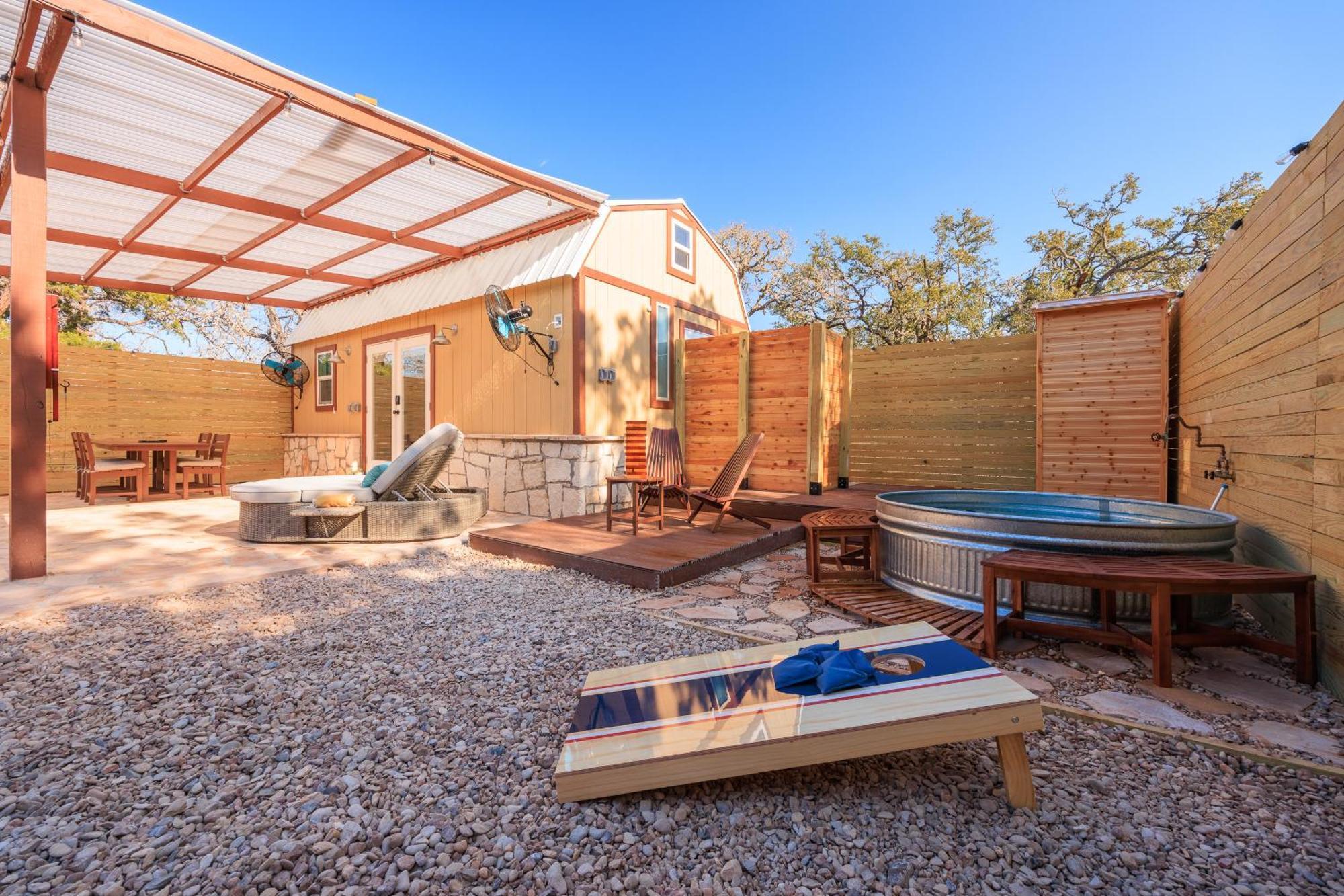Romantic Luxury Retreat Hot Cold Pool & Sauna Villa *