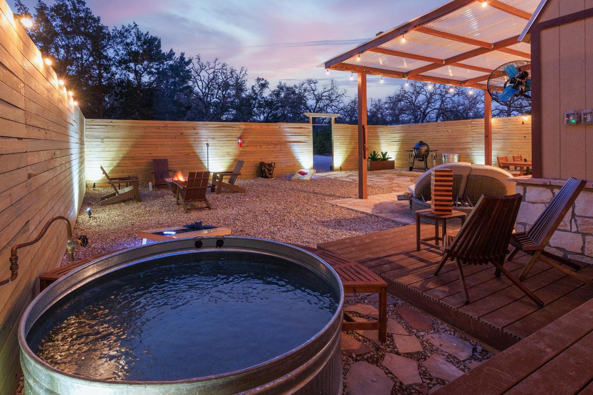 Romantic Luxury Retreat Hot Cold Pool & Sauna Villa